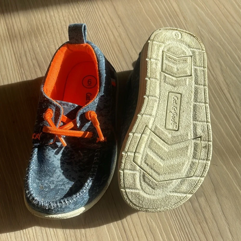 Cat and jack blue abstract slip in sneakers size 6